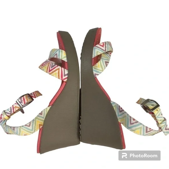 Crocs Leigh Fabric Multicolor Geometric Ankle Strap Platform Wedge Sandal Size 9 - Picture 11 of 13